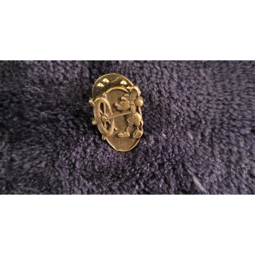 Disney Cast Member 1 Year Service Award Steamboat Willie Pin Cast Member Exclus.